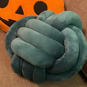 1 DreamOn Pillow Green Knot 11" Plush Cozy Stylish NEW